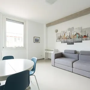 Porta Nuova Bright And Stylish Flat Milan