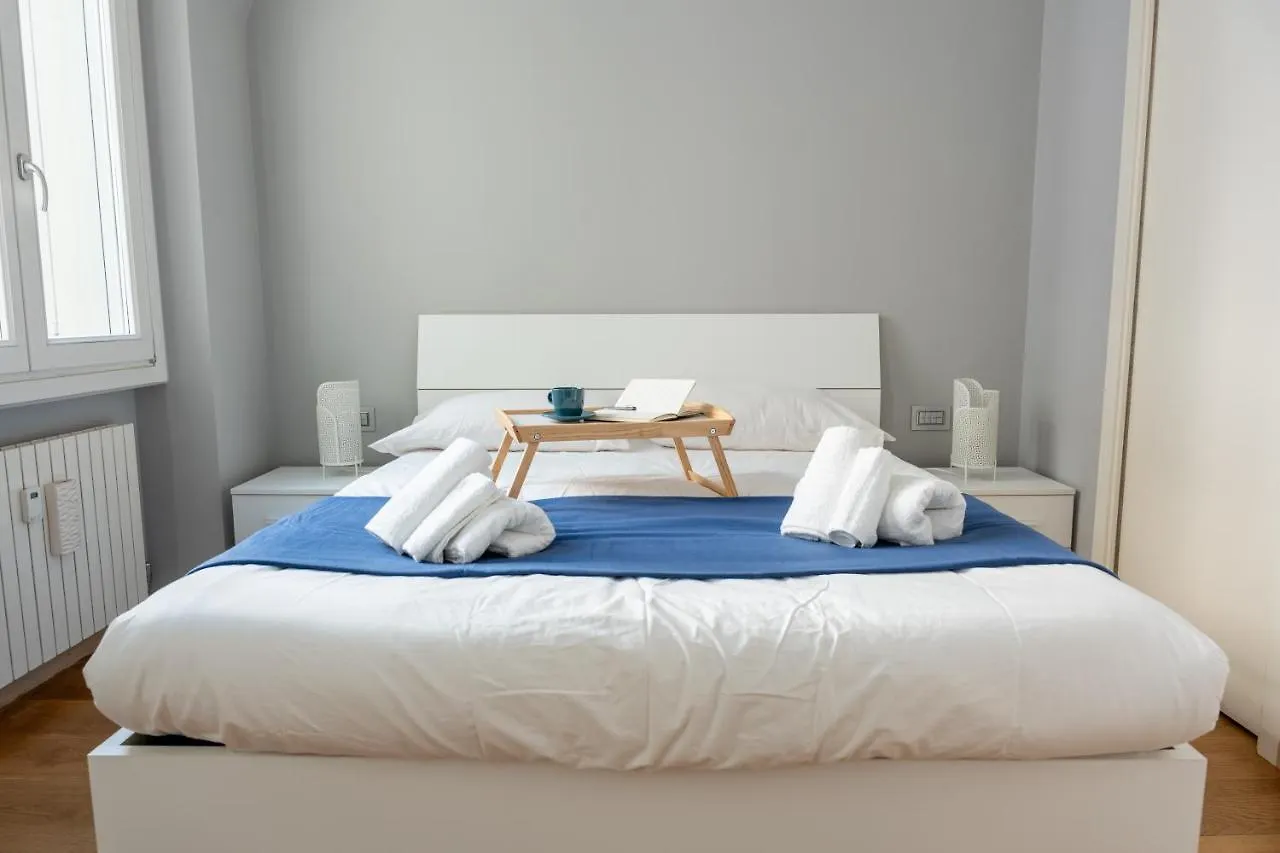 5 Min Duomo Luxury Home In Brera Design District Milan Italy