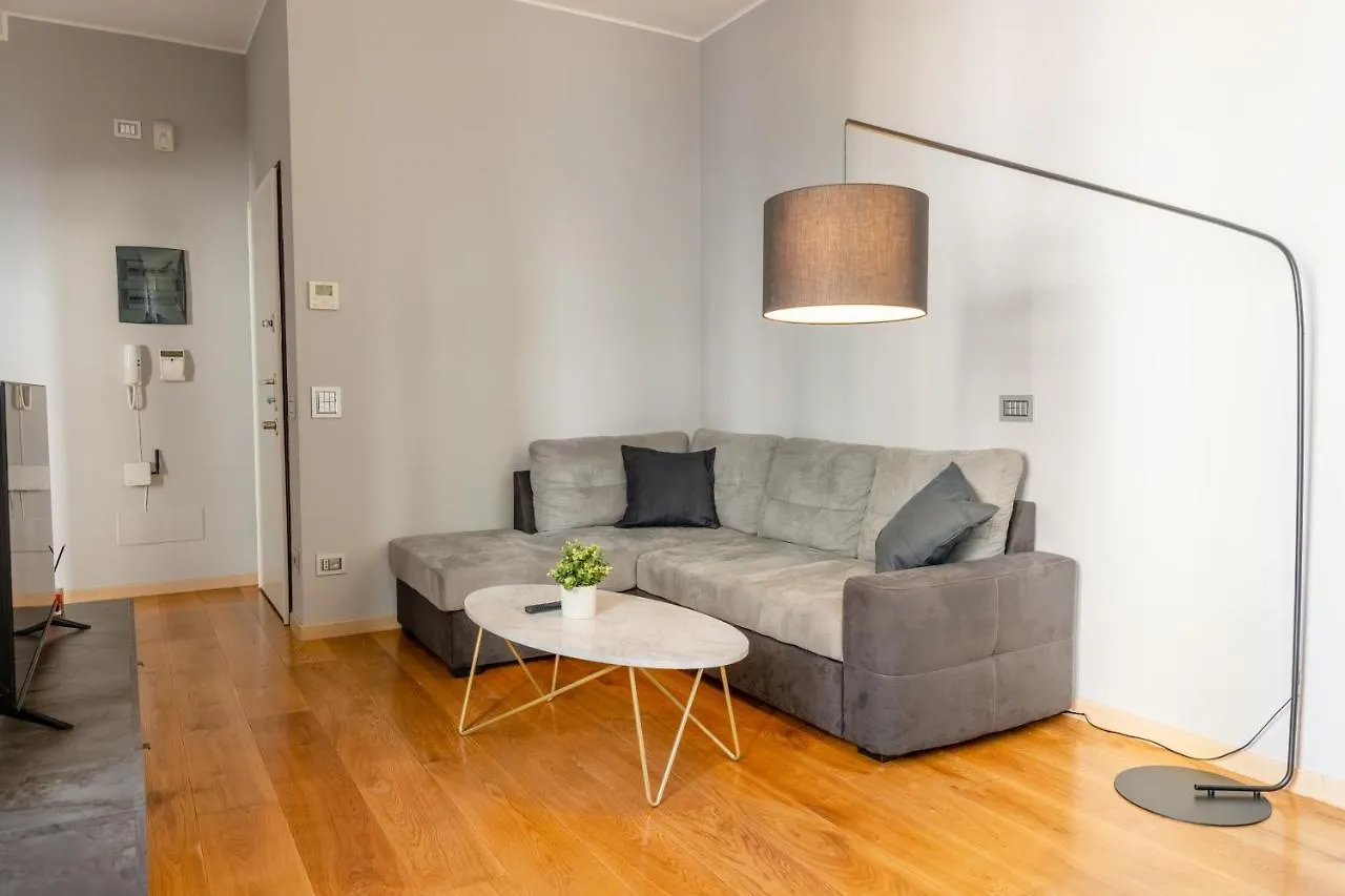 5 Min Duomo Luxury Home In Brera Design District Milan Italy